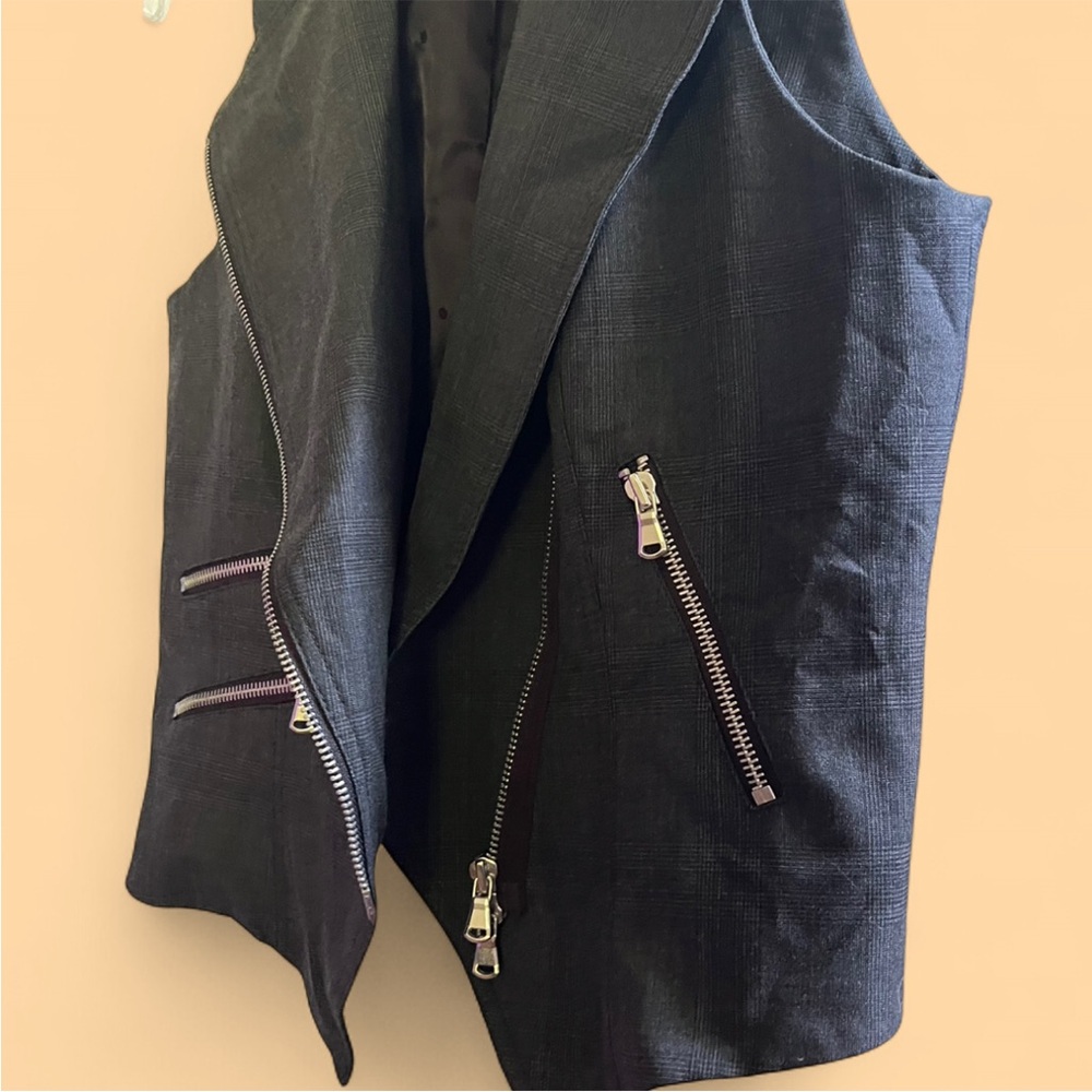 Grey Vest with Zipper Details - Picture 5 of 8